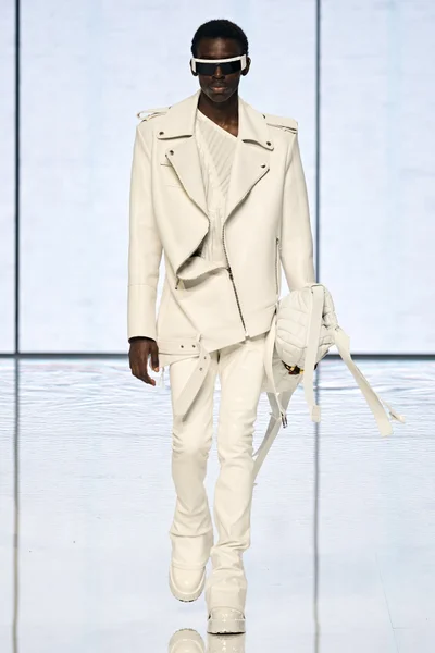 Look 15